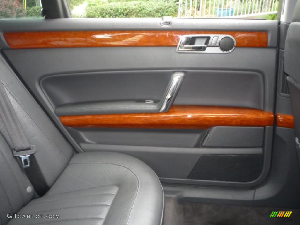 2004 Volkswagen Phaeton V8 4Motion Sedan Anthracite Door Panel Photo #30557732