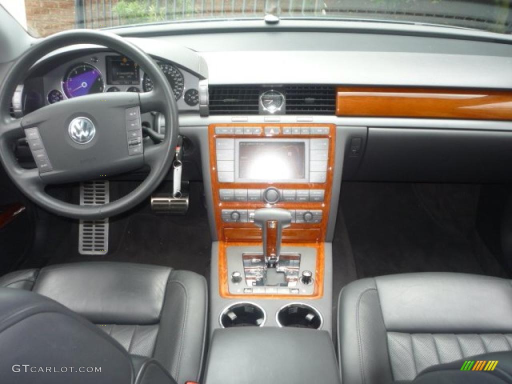2004 Volkswagen Phaeton V8 4Motion Sedan Anthracite Dashboard Photo #30557828