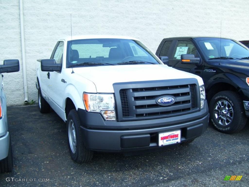 2010 F150 XL Regular Cab - Oxford White / Medium Stone photo #2