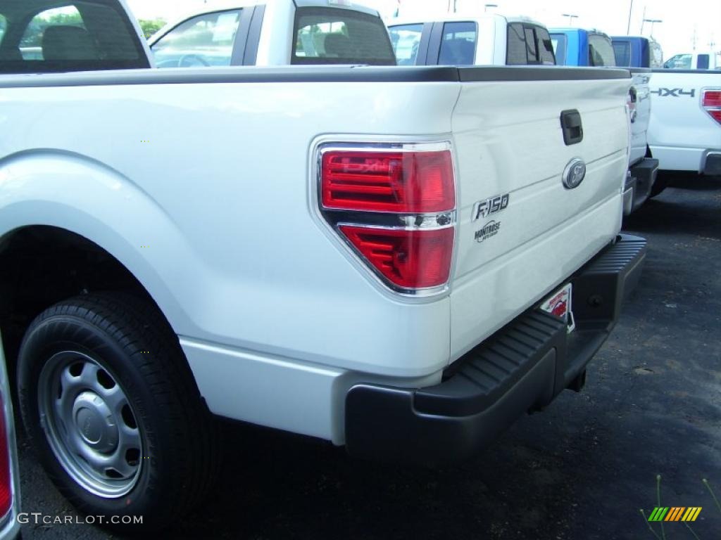 2010 F150 XL Regular Cab - Oxford White / Medium Stone photo #7