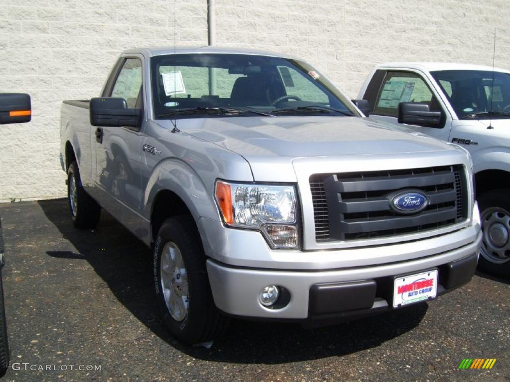 2010 F150 STX Regular Cab - Ingot Silver Metallic / Medium Stone photo #2