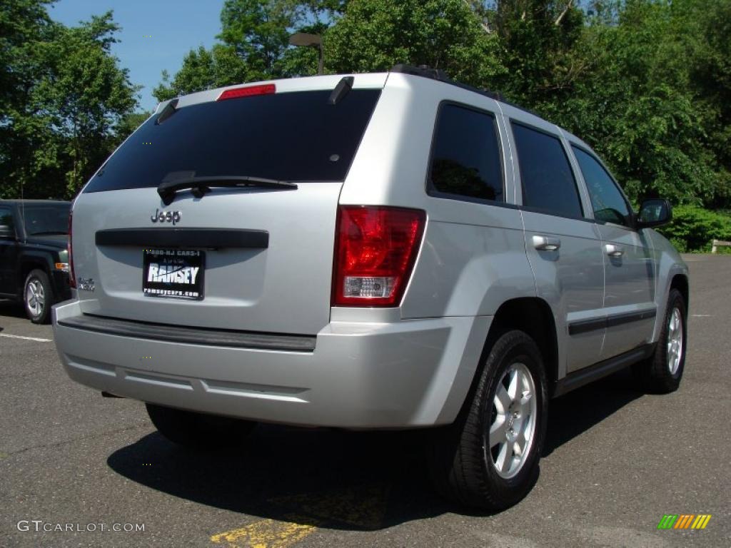 2008 Grand Cherokee Laredo 4x4 - Bright Silver Metallic / Dark Slate Gray photo #4