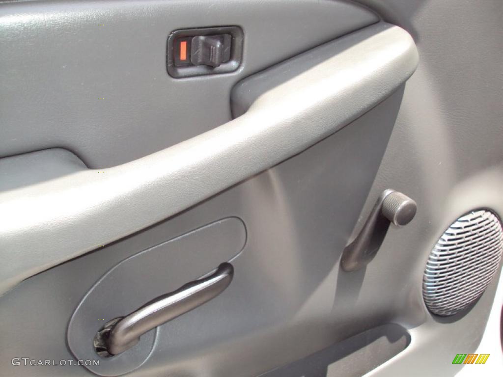 2005 Silverado 1500 Regular Cab - Summit White / Dark Charcoal photo #15