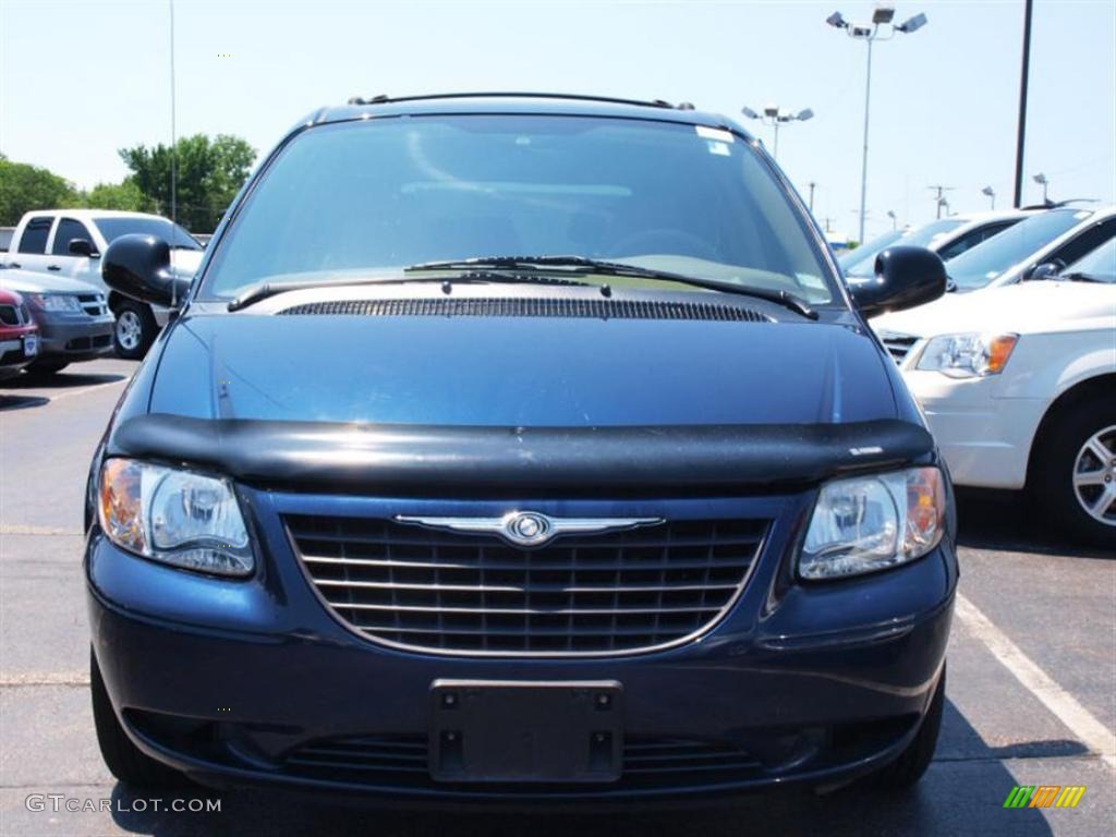 2003 Voyager LX - Midnight Blue Pearl / Sandstone photo #8