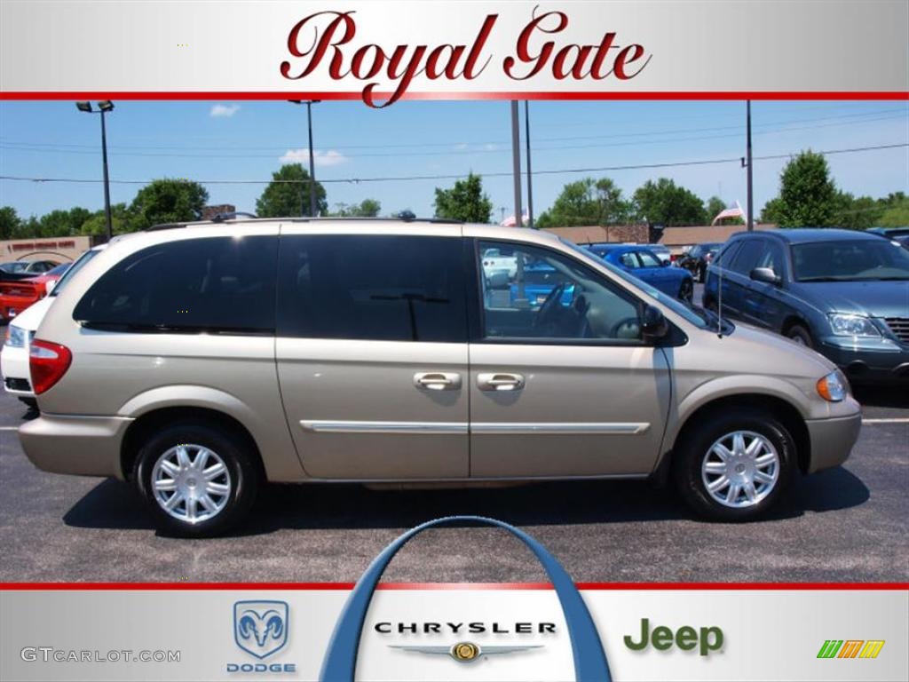 2007 Town & Country Touring - Linen Gold Metallic / Dark Khaki/Light Graystone photo #1