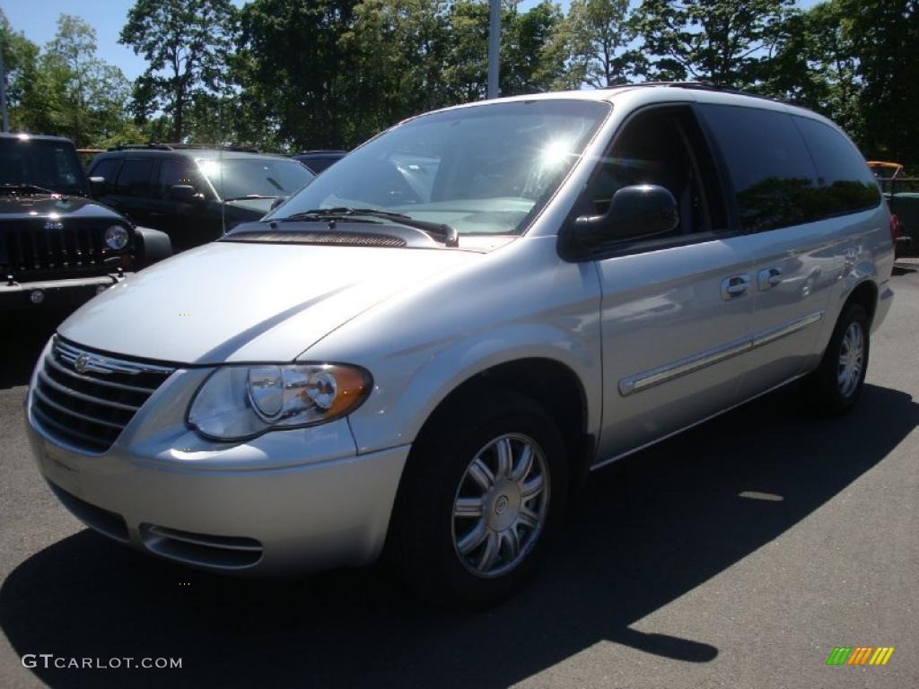 2007 Town & Country Touring - Bright Silver Metallic / Medium Slate Gray photo #1