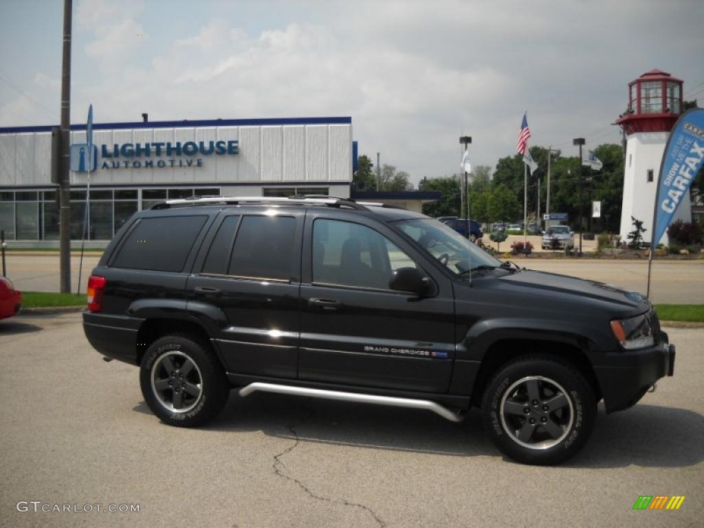 2004 Grand Cherokee Freedom Edition 4x4 - Brillant Black Crystal Pearl / Dark Slate Gray photo #1