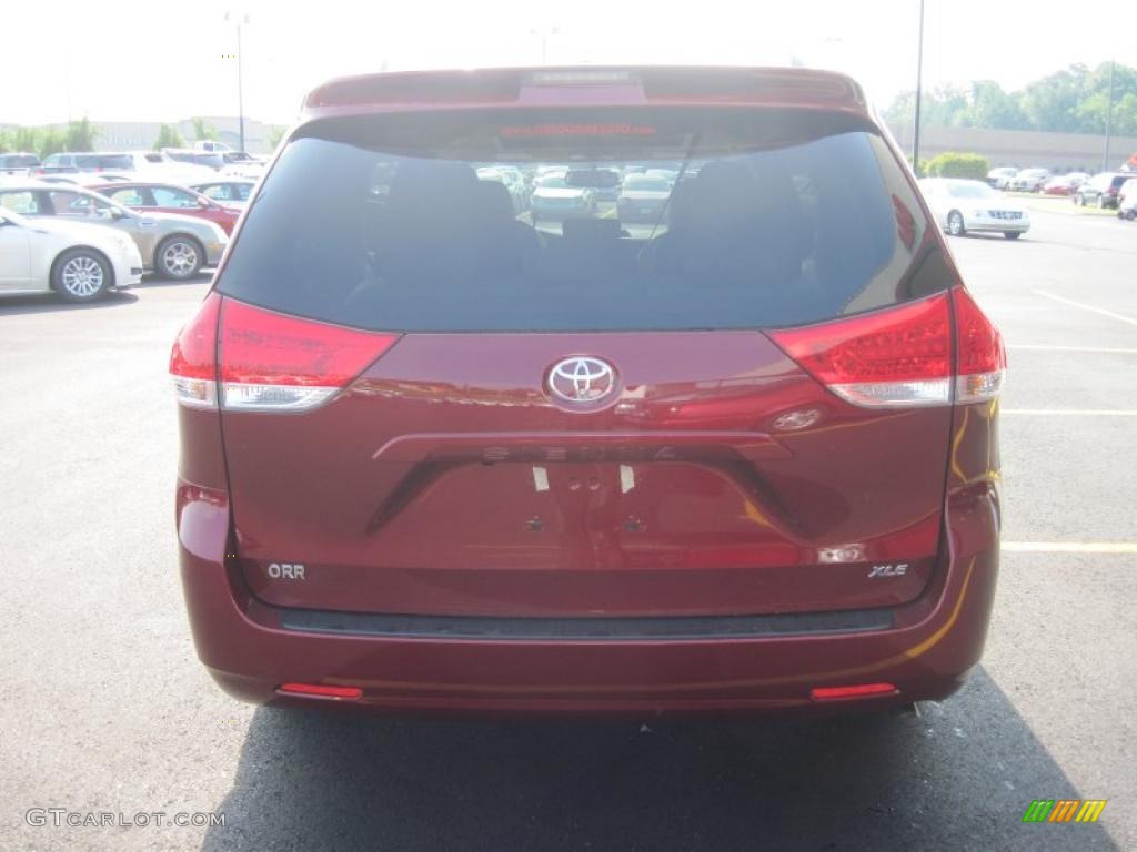 2011 Sienna XLE - Salsa Red Pearl / Light Gray photo #8