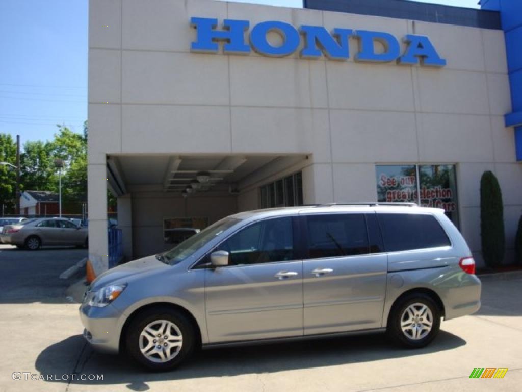 Silver Pearl Metallic Honda Odyssey