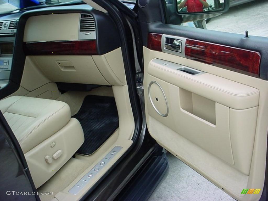 2005 Navigator Ultimate - Charcoal Beige Metallic / Camel photo #20