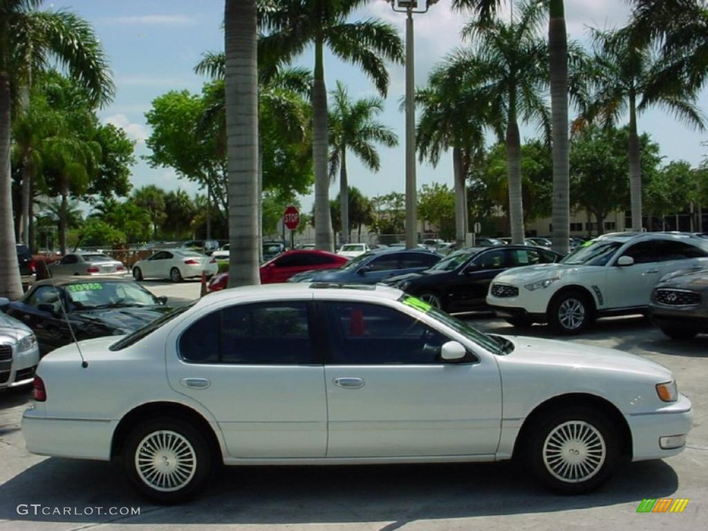 1996 I 30 - Arctic White Pearl / Black photo #5
