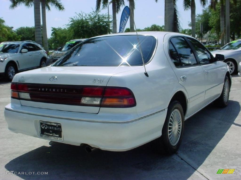 1996 I 30 - Arctic White Pearl / Black photo #6