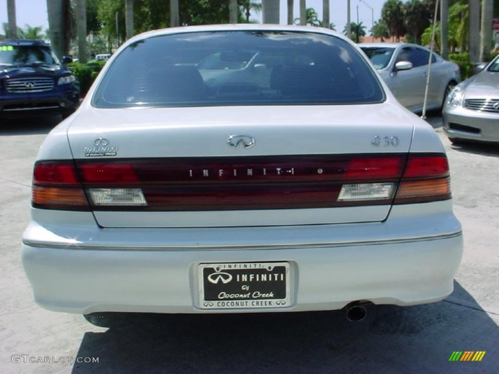 1996 I 30 - Arctic White Pearl / Black photo #7