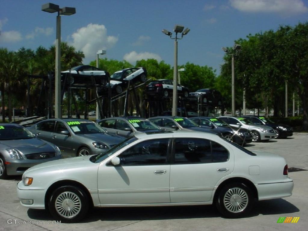 1996 I 30 - Arctic White Pearl / Black photo #9