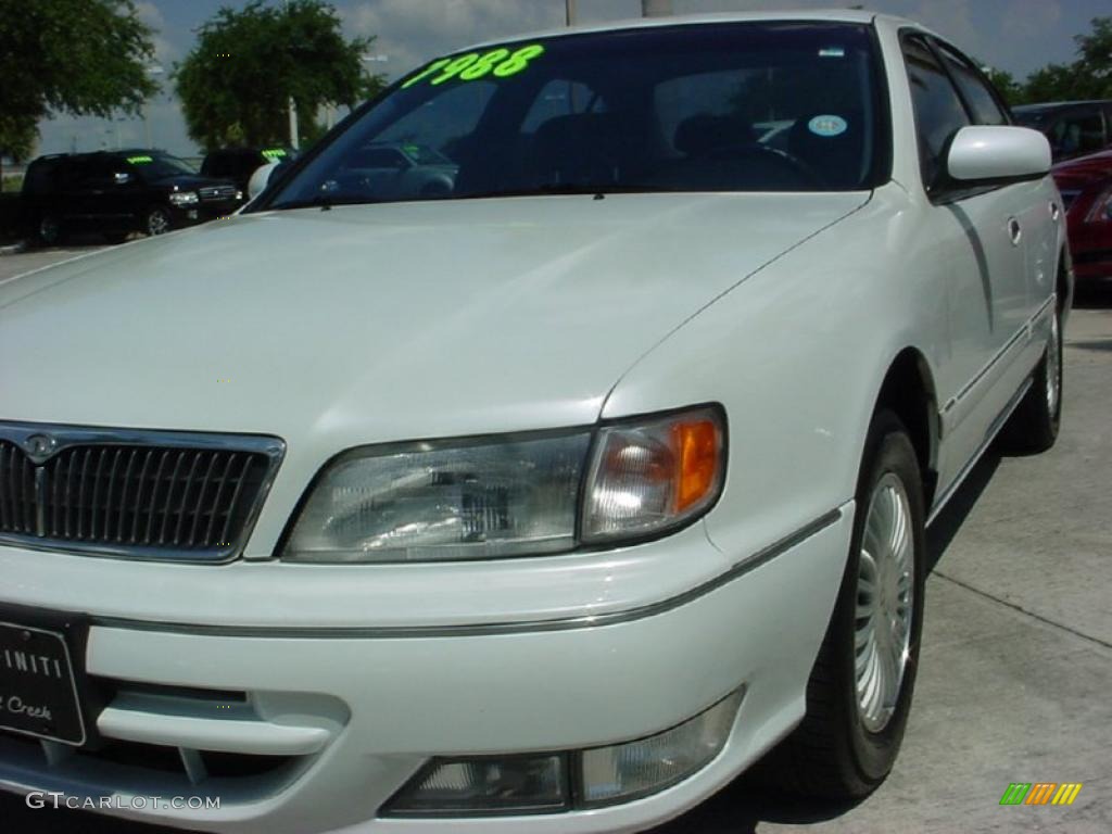 1996 I 30 - Arctic White Pearl / Black photo #12