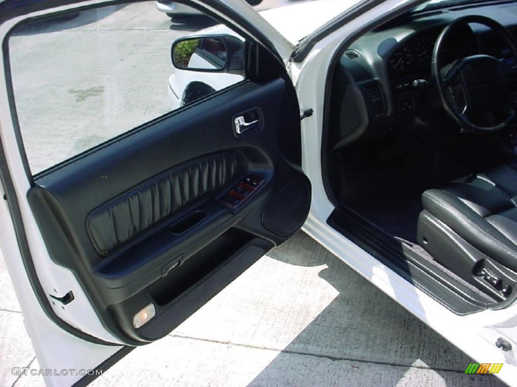 1996 I 30 - Arctic White Pearl / Black photo #15