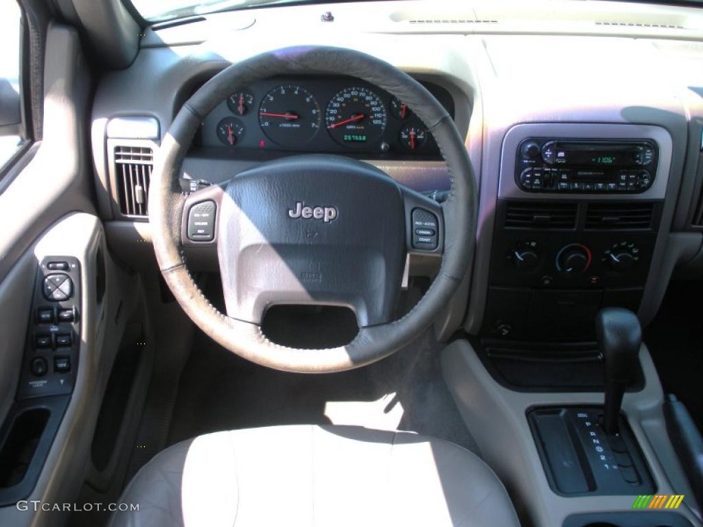 2001 Grand Cherokee Laredo - Silverstone Metallic / Taupe photo #19