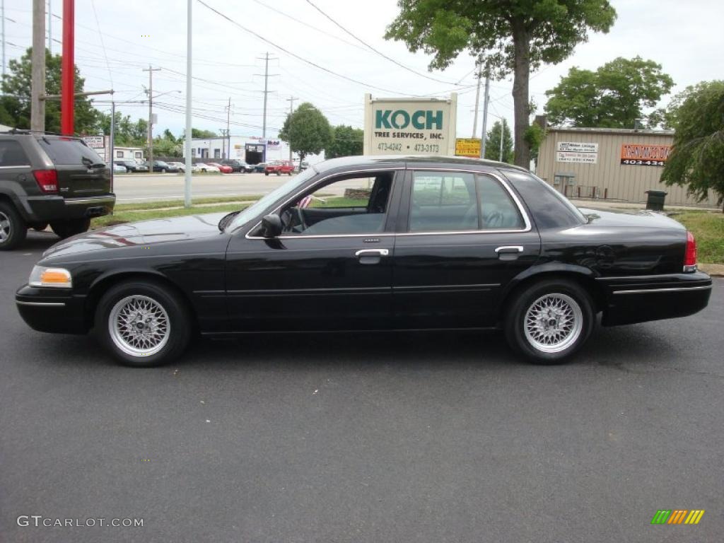 2001 Crown Victoria LX - Black / Dark Charcoal photo #3