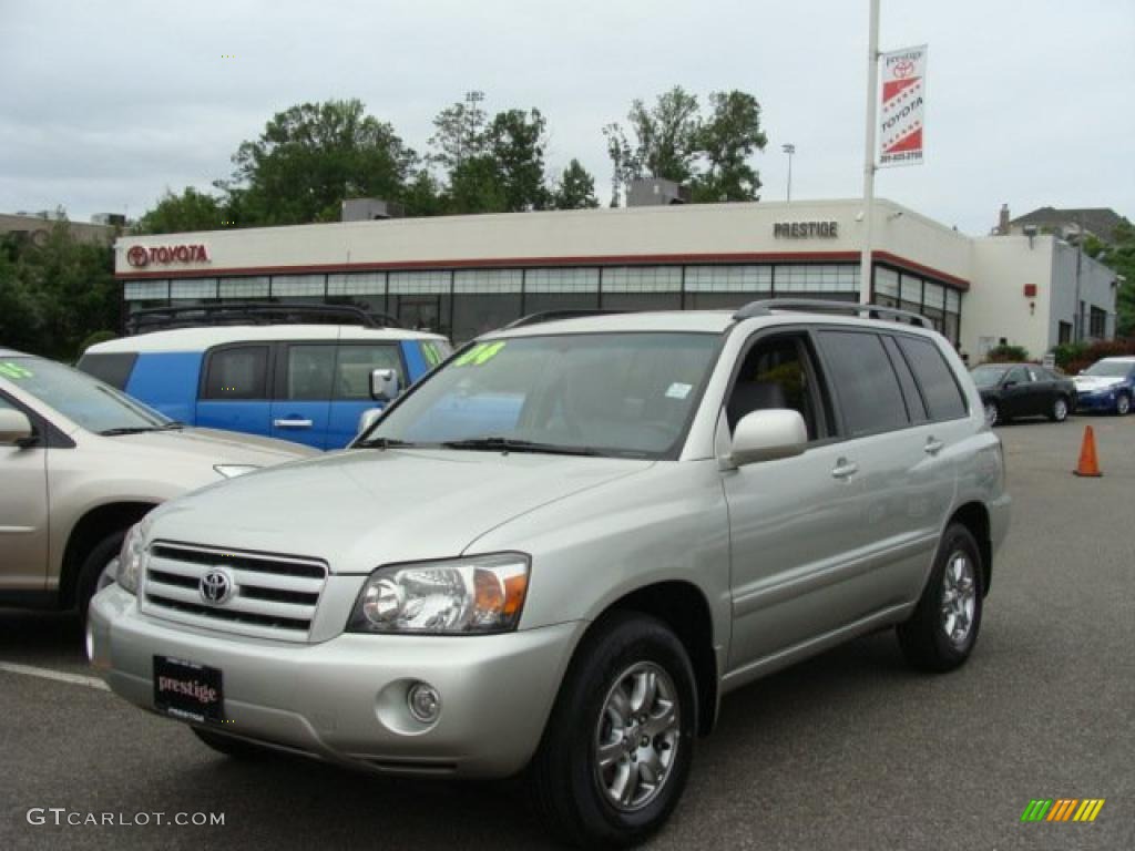 2004 Highlander V6 - Millenium Silver Metallic / Ash photo #1