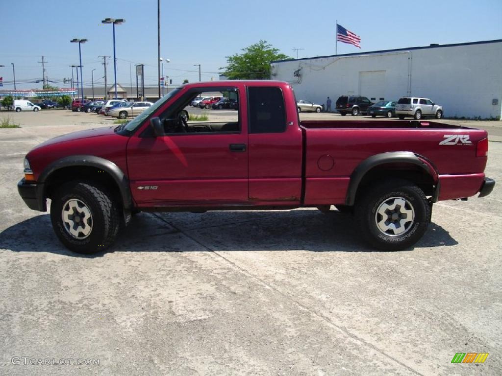 1999 S10 LS Extended Cab 4x4 - Dark Cherry Red Metallic / Medium Gray photo #2