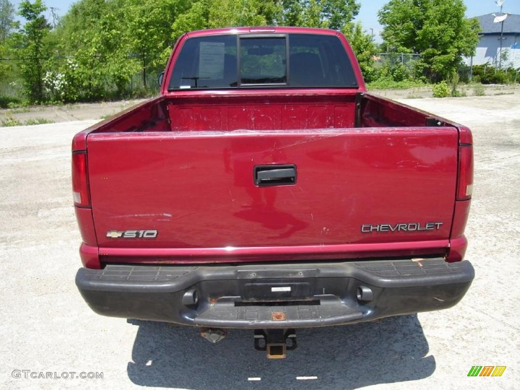 1999 S10 LS Extended Cab 4x4 - Dark Cherry Red Metallic / Medium Gray photo #4