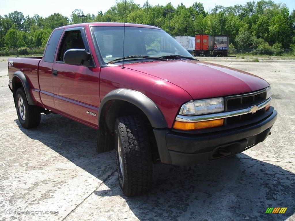 1999 S10 LS Extended Cab 4x4 - Dark Cherry Red Metallic / Medium Gray photo #7
