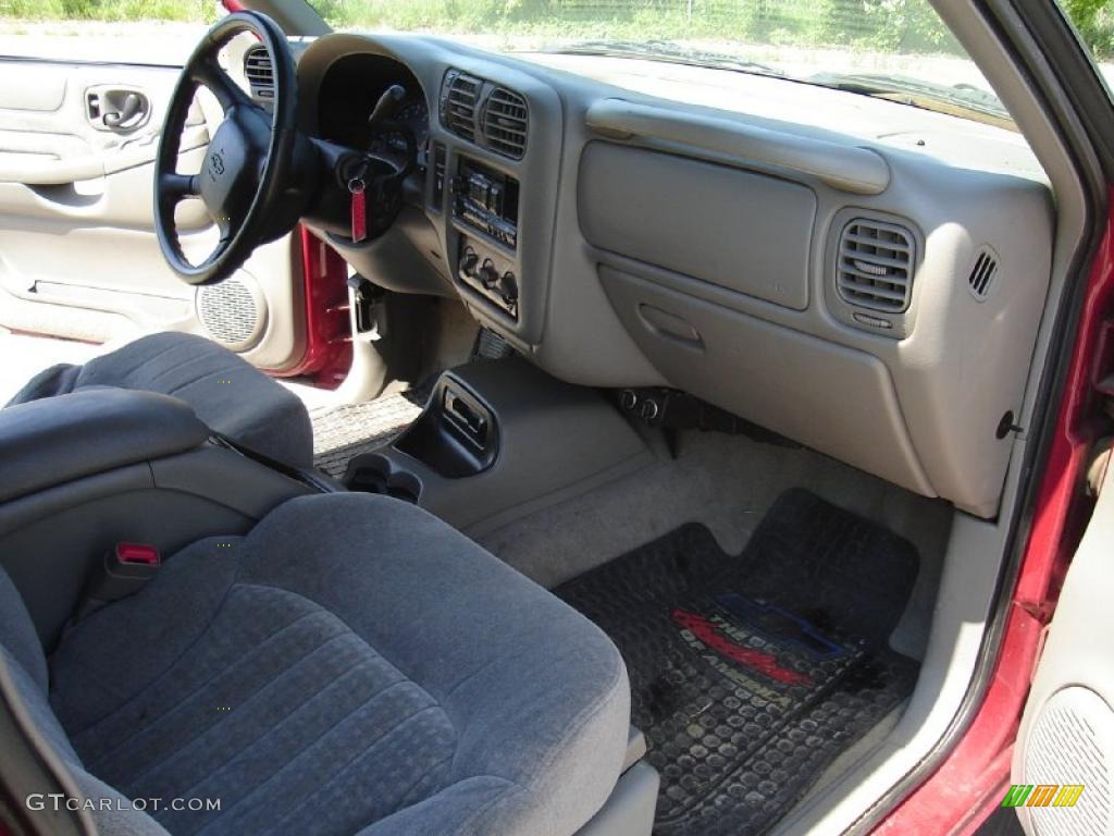 1999 S10 LS Extended Cab 4x4 - Dark Cherry Red Metallic / Medium Gray photo #18