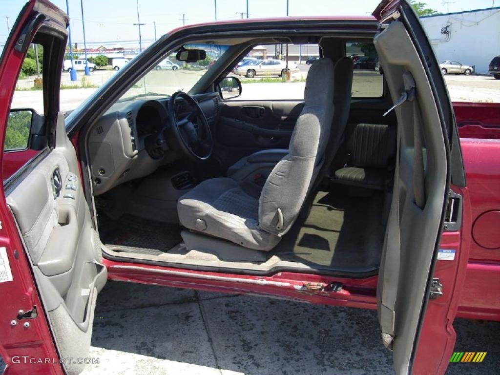 1999 S10 LS Extended Cab 4x4 - Dark Cherry Red Metallic / Medium Gray photo #25