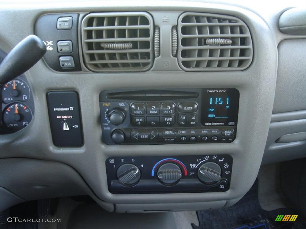 1999 S10 LS Extended Cab 4x4 - Dark Cherry Red Metallic / Medium Gray photo #30