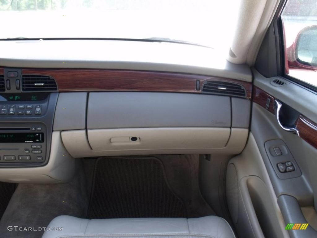 2004 DeVille Sedan - Crimson Red Pearl / Cashmere photo #15