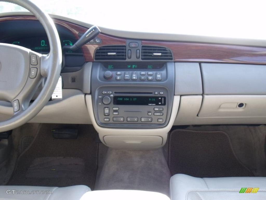 2004 DeVille Sedan - Crimson Red Pearl / Cashmere photo #16