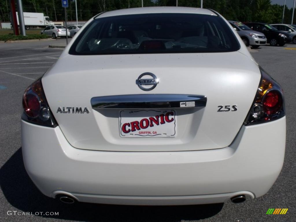 2010 Altima 2.5 S - Winter Frost White / Charcoal photo #4