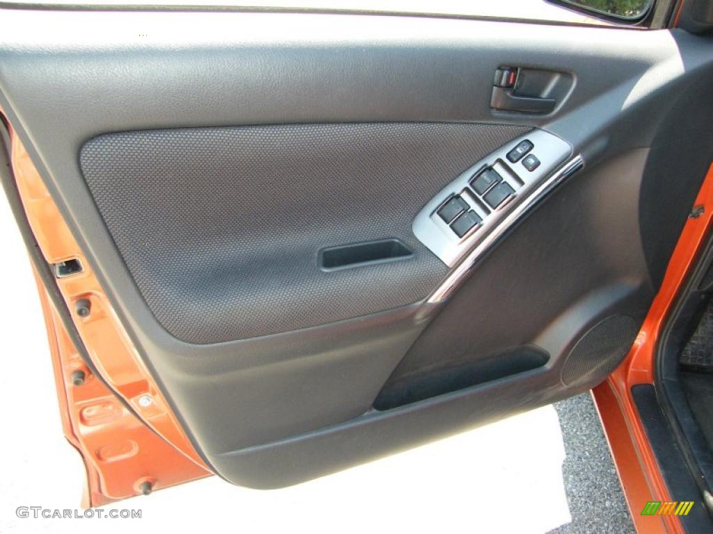 2004 Vibe  - Fusion Orange Metallic / Graphite photo #16