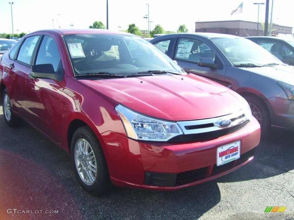 2010 Focus SE Sedan - Sangria Red Metallic / Medium Stone photo #3