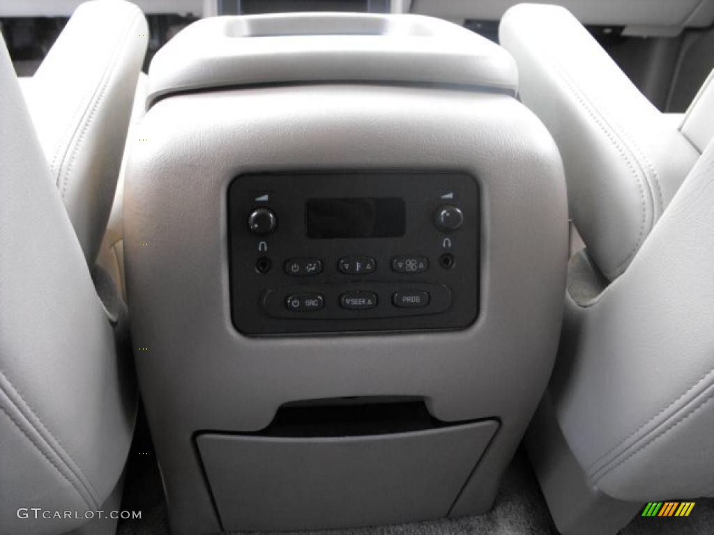 2003 Suburban 1500 LT 4x4 - Light Pewter Metallic / Tan/Neutral photo #17