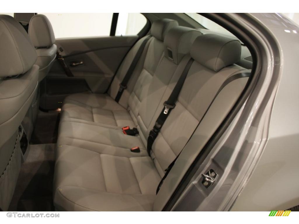 2007 5 Series 525xi Sedan - Titanium Silver Metallic / Gray Dakota Leather photo #25