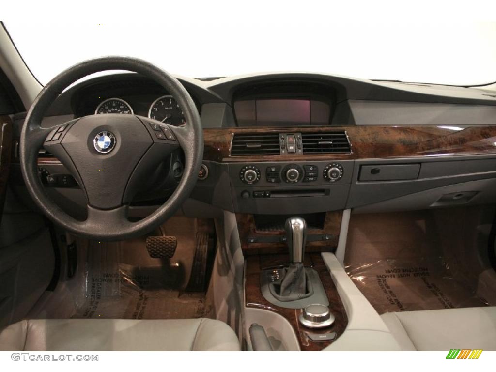 2007 5 Series 525xi Sedan - Titanium Silver Metallic / Gray Dakota Leather photo #26