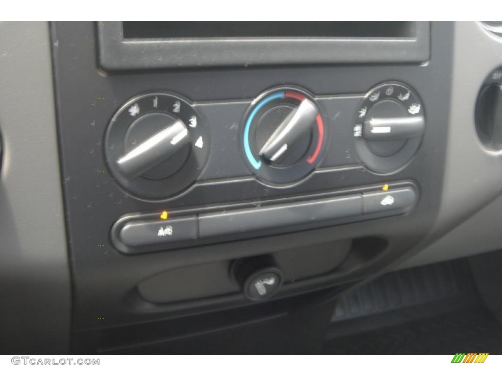 2006 F150 XL SuperCab 4x4 - Black / Medium Flint photo #29