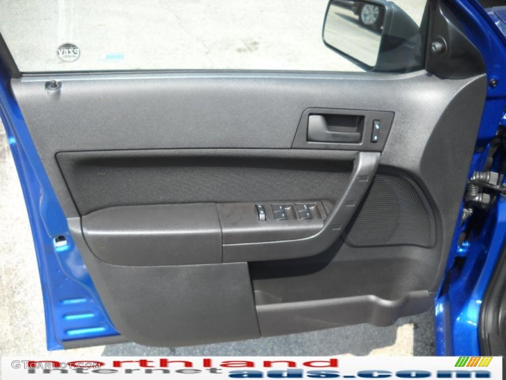2010 Focus SE Sedan - Blue Flame Metallic / Charcoal Black photo #9