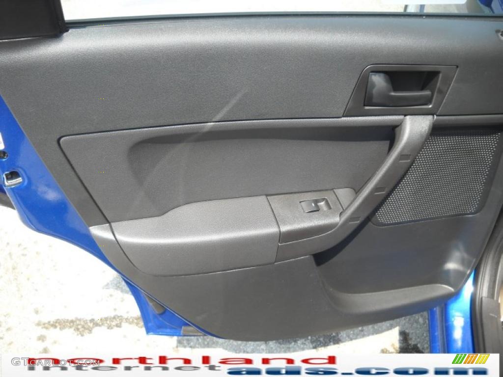2010 Focus SE Sedan - Blue Flame Metallic / Charcoal Black photo #13