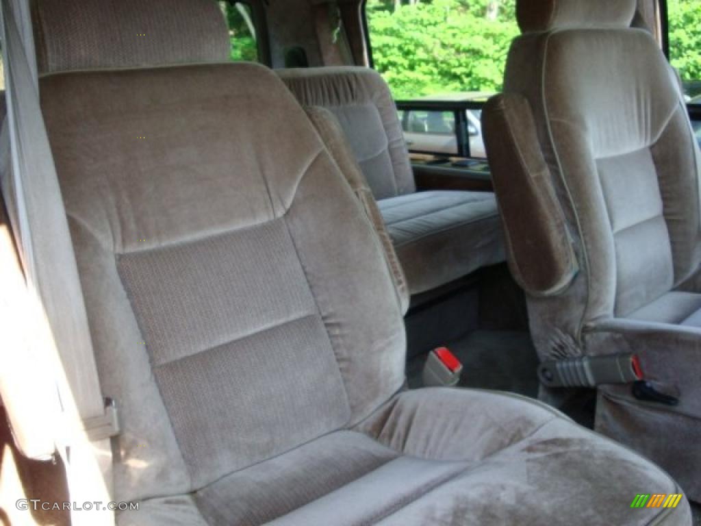 1998 Chevy Van G10 Passenger Conversion - Summit White / Neutral photo #7