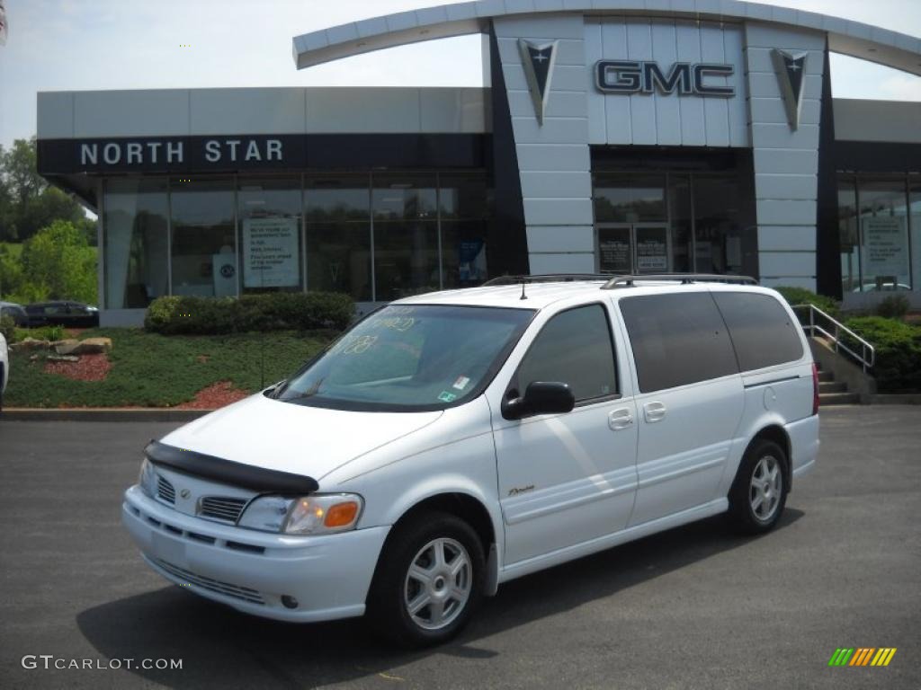 2002 Silhouette GLS AWD - Arctic White / Beige photo #1
