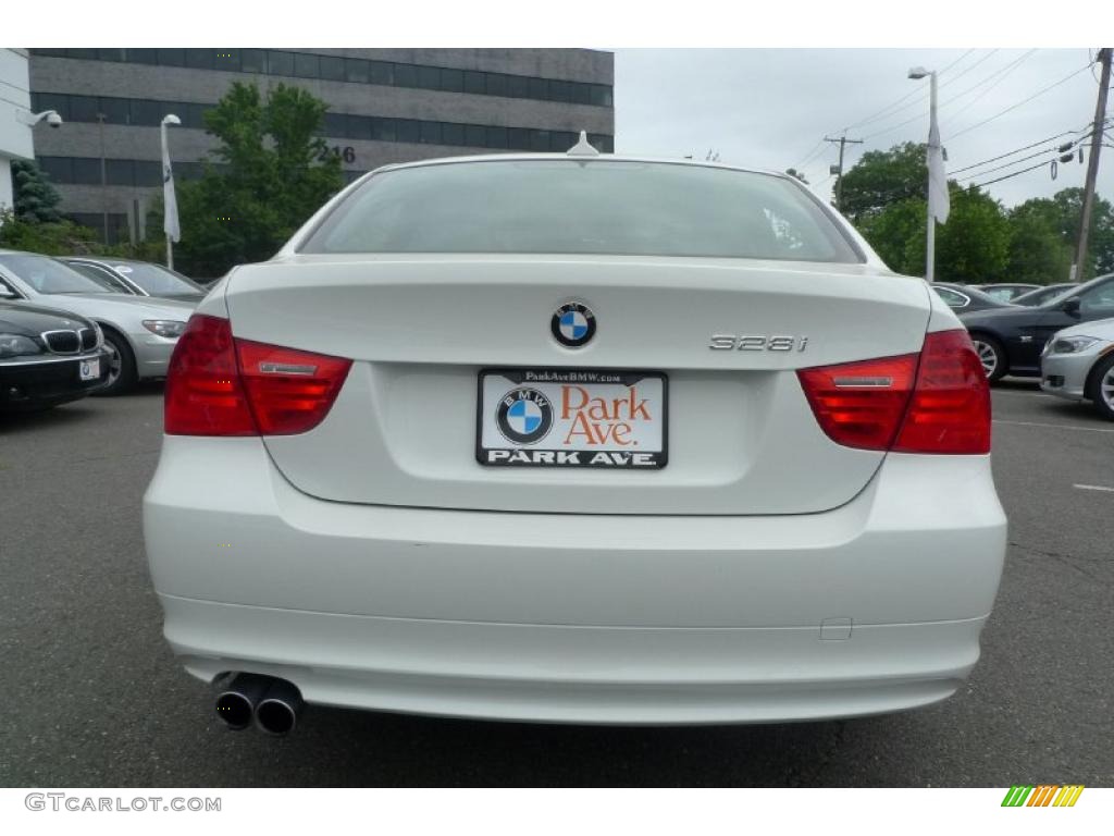 2010 3 Series 328i xDrive Sedan - Alpine White / Black photo #9