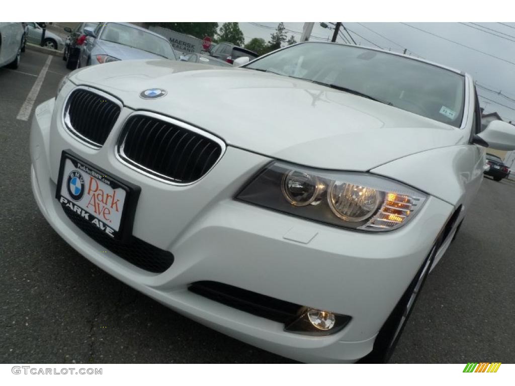 2010 3 Series 328i xDrive Sedan - Alpine White / Black photo #13