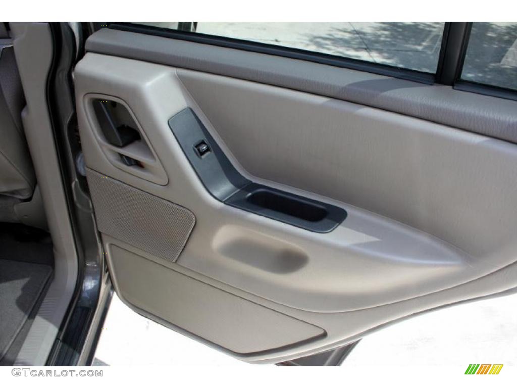 2004 Grand Cherokee Laredo 4x4 - Graphite Metallic / Dark Slate Gray photo #30