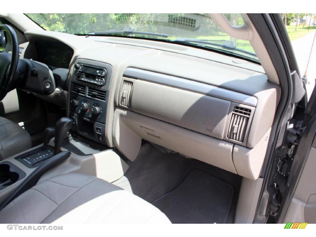 2004 Grand Cherokee Laredo 4x4 - Graphite Metallic / Dark Slate Gray photo #60