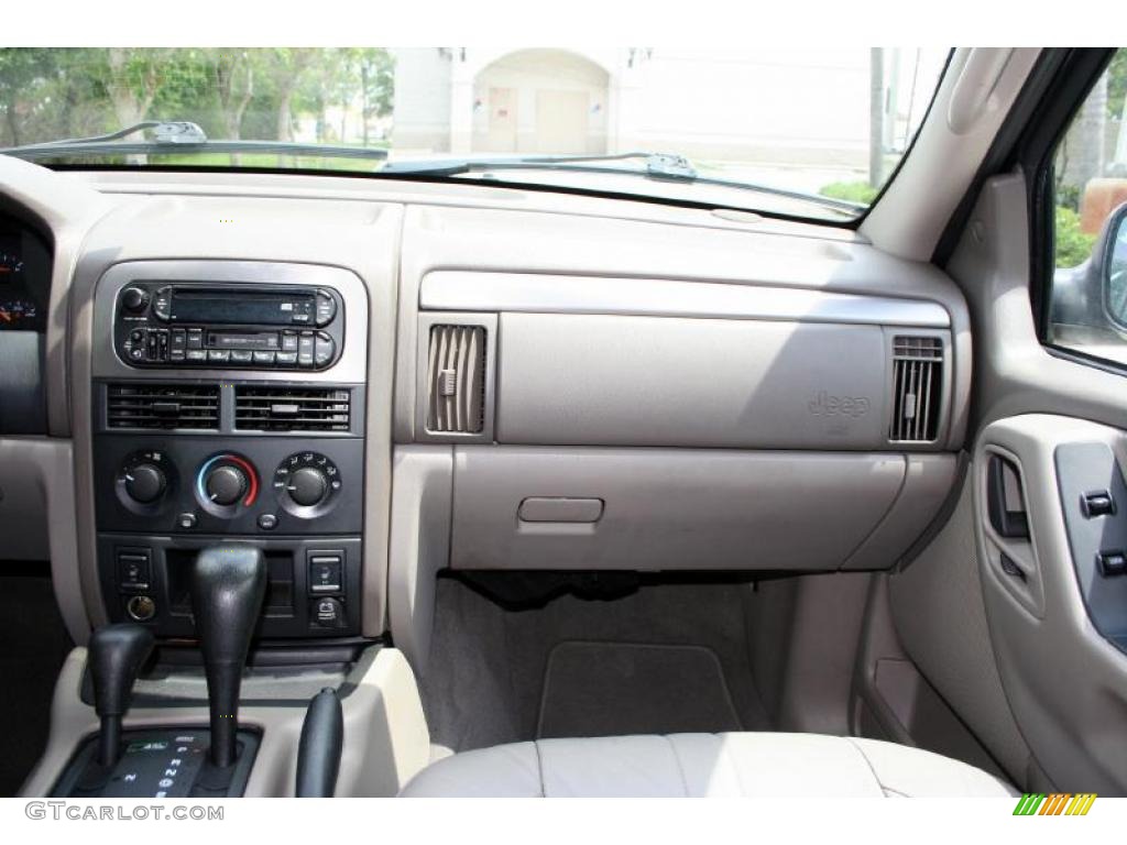 2004 Grand Cherokee Laredo 4x4 - Graphite Metallic / Dark Slate Gray photo #62
