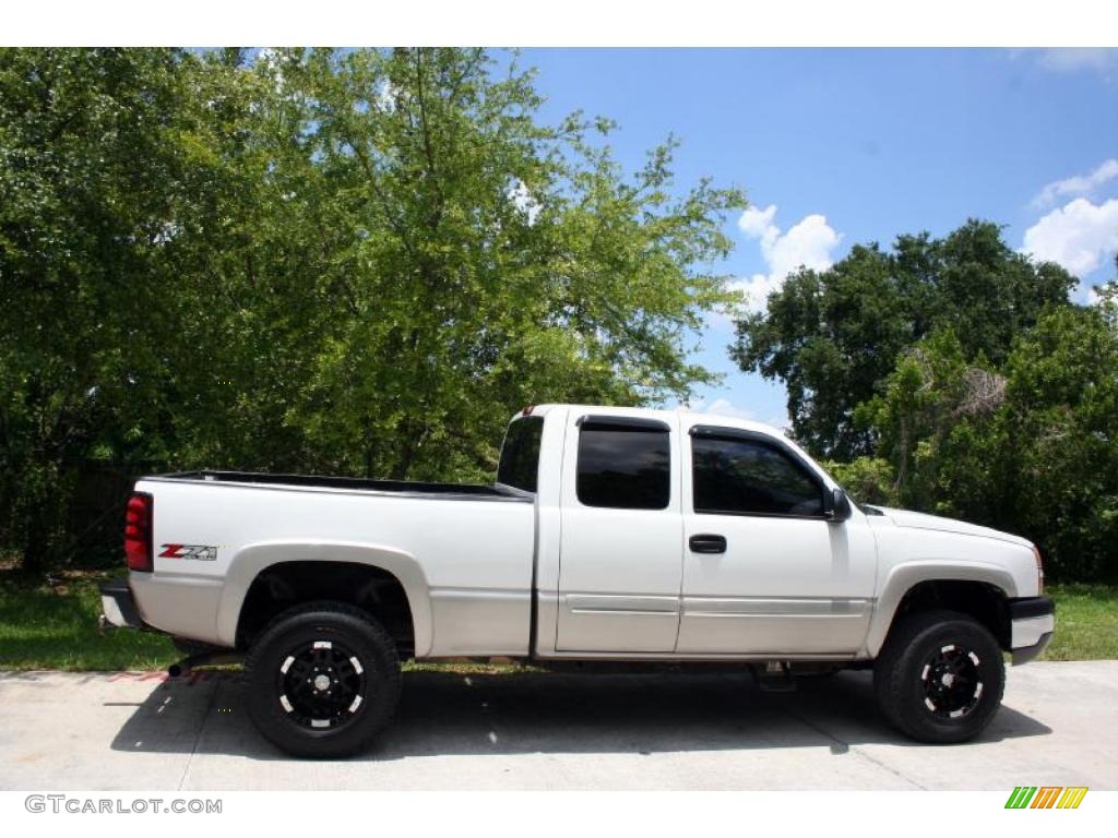 2004 Silverado 1500 Z71 Extended Cab 4x4 - Summit White / Medium Gray photo #9