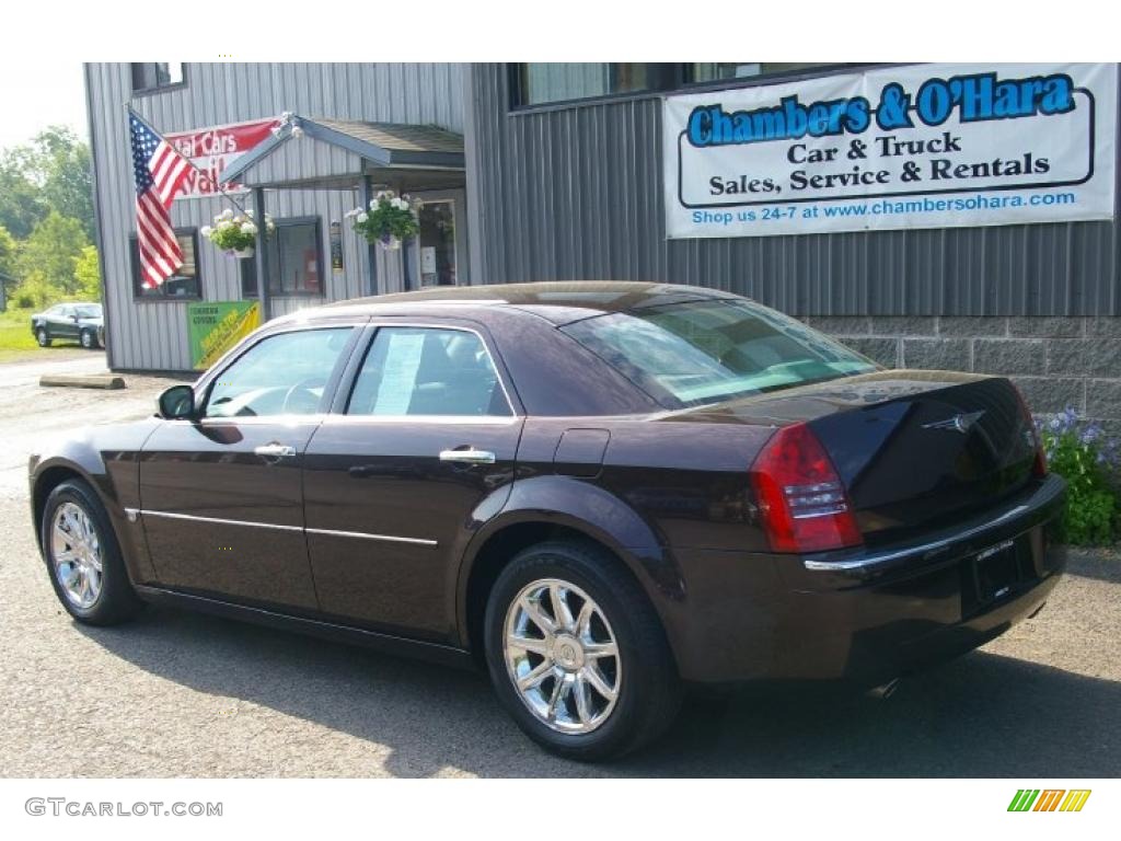 2005 300 C HEMI - Deep Lava Red Pearl / Dark Slate Gray/Light Graystone photo #11