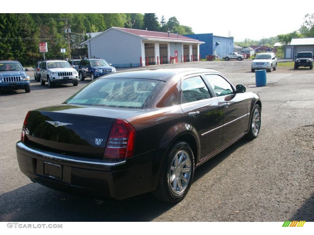 2005 300 C HEMI - Deep Lava Red Pearl / Dark Slate Gray/Light Graystone photo #13